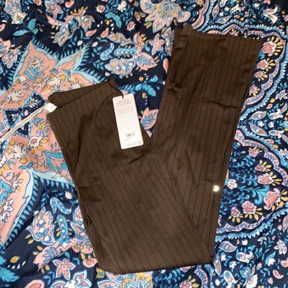 ALO HIGH-WAIST PINSTRIPE ZIP IT FLARE LEGGING - Picture 5 of 6